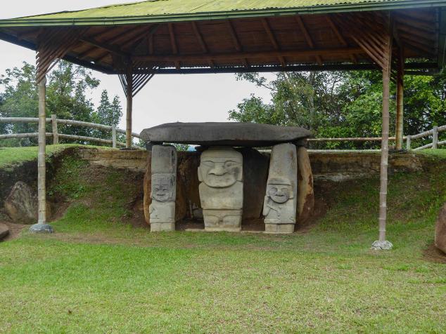 San Augustin Statuen